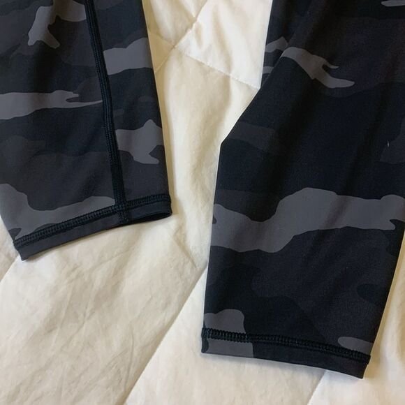 Athleta stash pockets, Black Camouflage Leggings, small - Picture 5 of 12